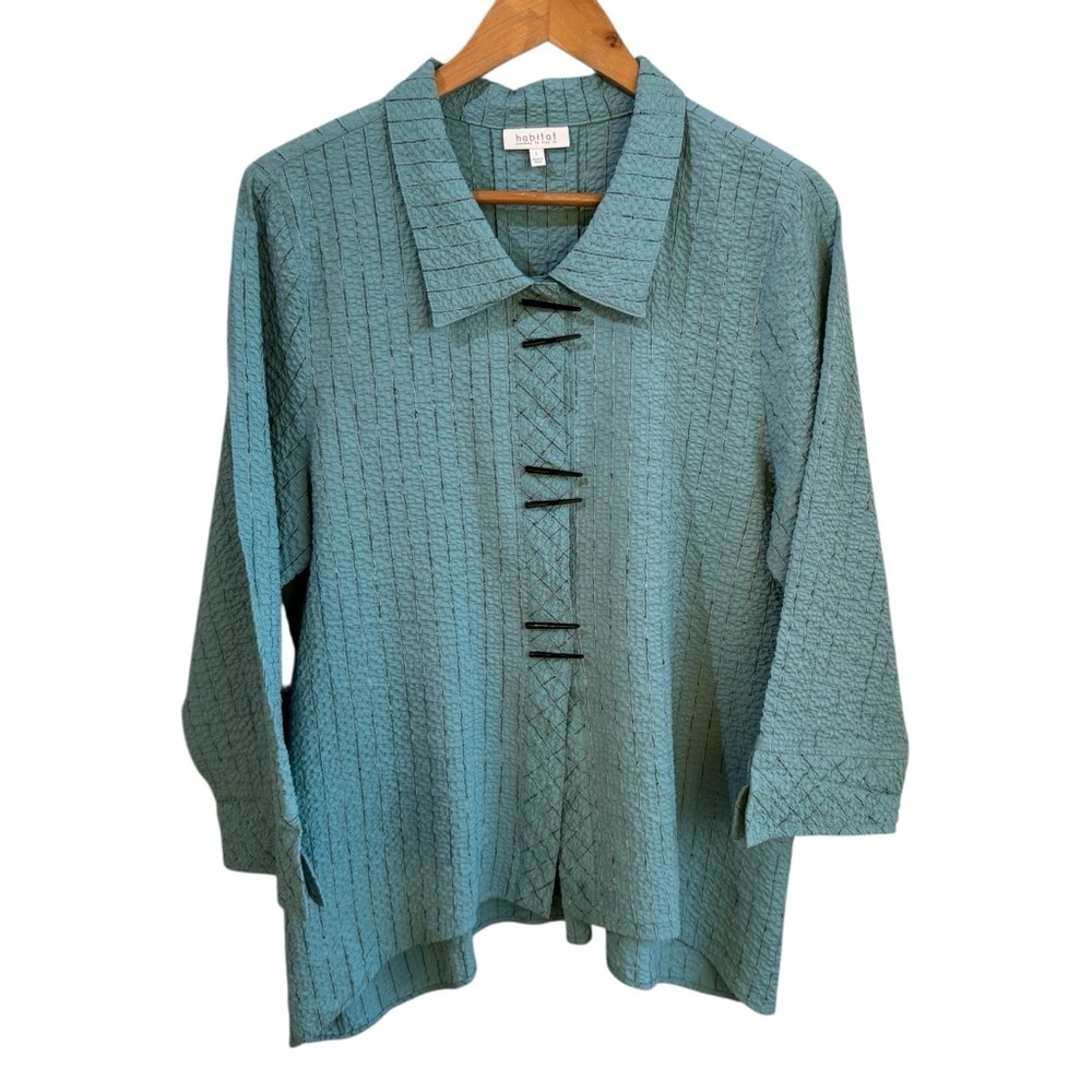 Habitat Collared Button Down Shirt Sz L Blue Textured Striped Top Blouse Classy
